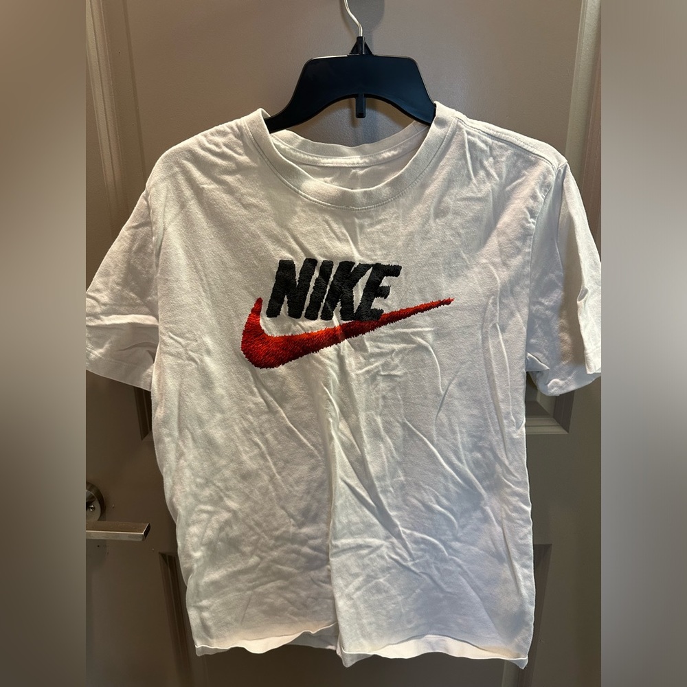 NIKE WHITE TEE